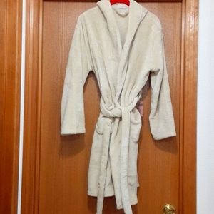 Cozy, Warm Off White Robe with Pockets, Hood and Cozy Size: XS/S/M